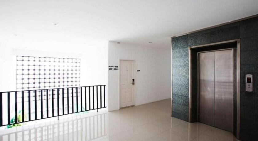 B2 Korat Boutique And Budget Hotel Накхонратчасіма Екстер'єр фото